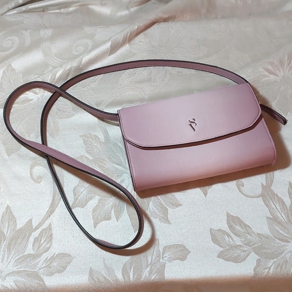 Vera Wang Handbags - Simply Vera Vera Wang Crossbody Wallet/Purse